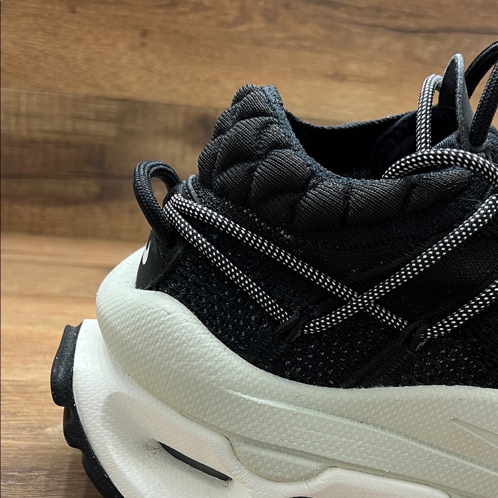 Nike Black and White Athletic Shoes NIKE AIR MAX FLYKNIT VENTURE BRAND NEW - Picture 9 of 10